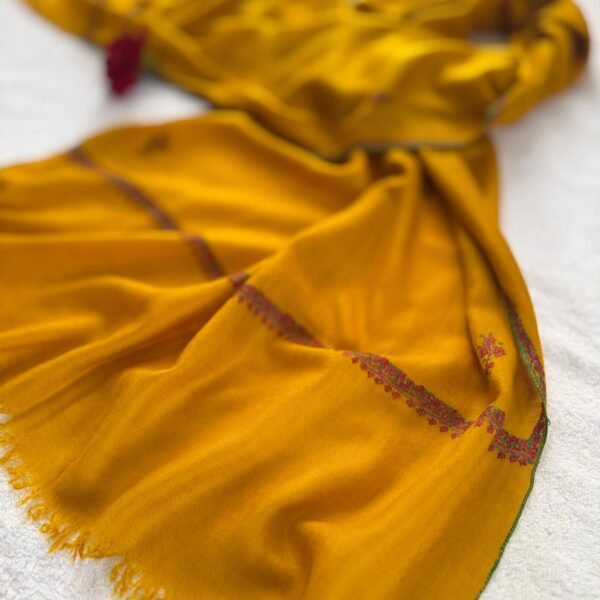 Botidar Sozni Pashmina Stole — Saffron golden